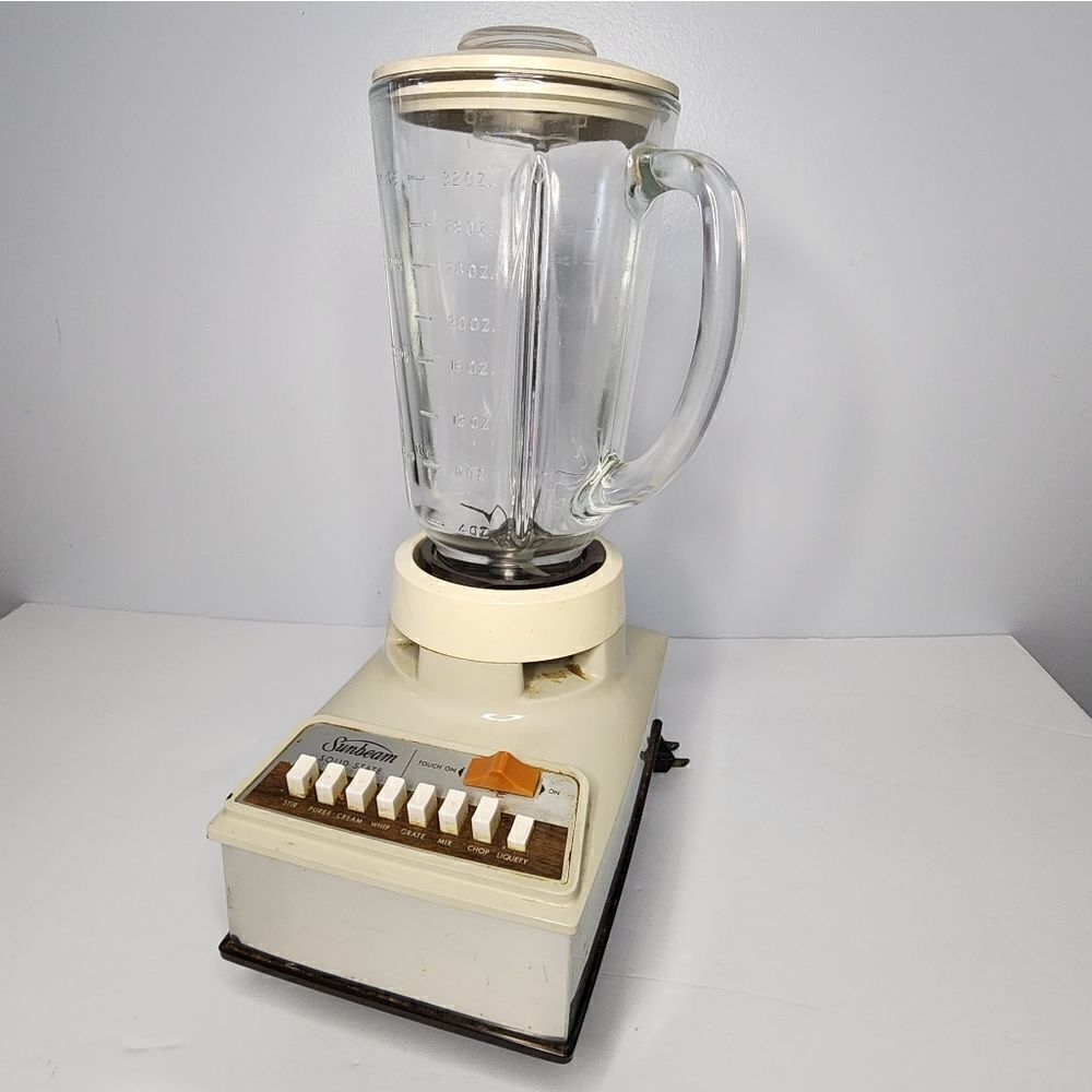Sunbeam glass canister 4 cup VINTAGE USA Chicago IL 700 watts blender metal